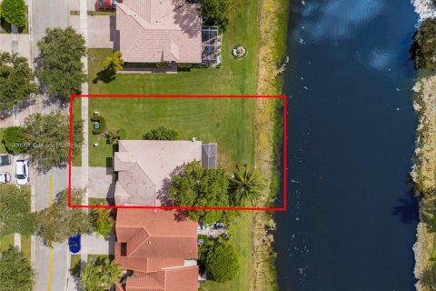 Townhouse in Miramar, Florida 3 bedrooms, 123 sq.m. № 1951467 - photo 4