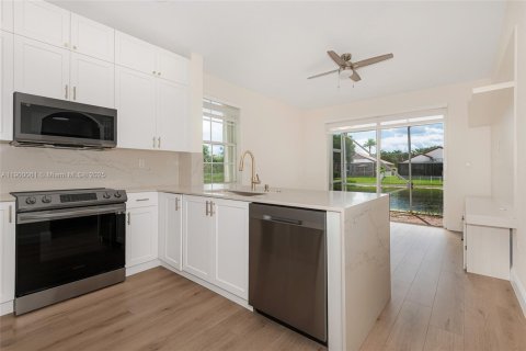 Townhouse in Miramar, Florida 3 bedrooms, 123 sq.m. № 1951467 - photo 15