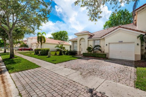 Townhouse in Miramar, Florida 3 bedrooms, 123 sq.m. № 1951467 - photo 7