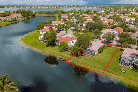 Townhouse in Miramar, Florida 3 bedrooms, 123 sq.m. № 1951467 - photo 2