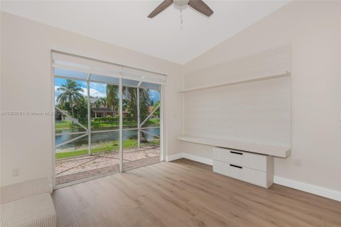 Townhouse in Miramar, Florida 3 bedrooms, 123 sq.m. № 1951467 - photo 18