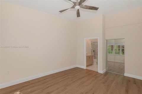 Townhouse in Miramar, Florida 3 bedrooms, 123 sq.m. № 1951467 - photo 25