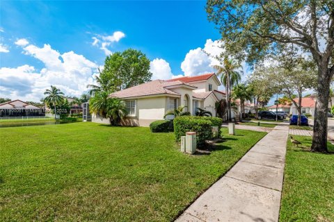 Townhouse in Miramar, Florida 3 bedrooms, 123 sq.m. № 1951467 - photo 5