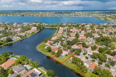 Townhouse in Miramar, Florida 3 bedrooms, 123 sq.m. № 1951467 - photo 3