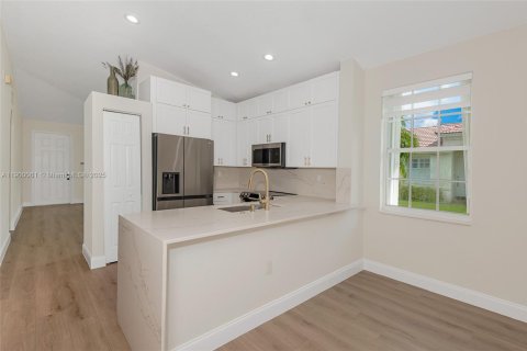 Townhouse in Miramar, Florida 3 bedrooms, 123 sq.m. № 1951467 - photo 22