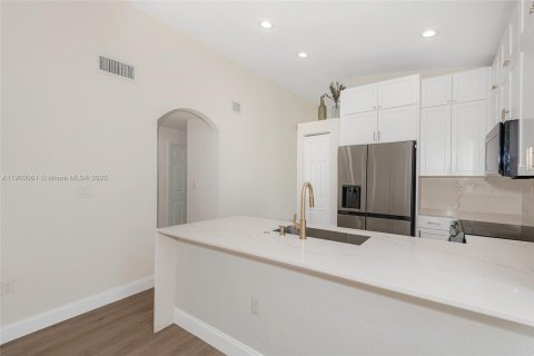 Townhouse in Miramar, Florida 3 bedrooms, 123 sq.m. № 1951467 - photo 21