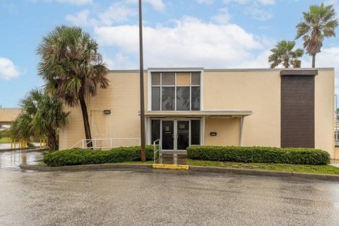 Commercial property in Daytona Beach Shores, Florida 339.46 sq.m. № 2410701