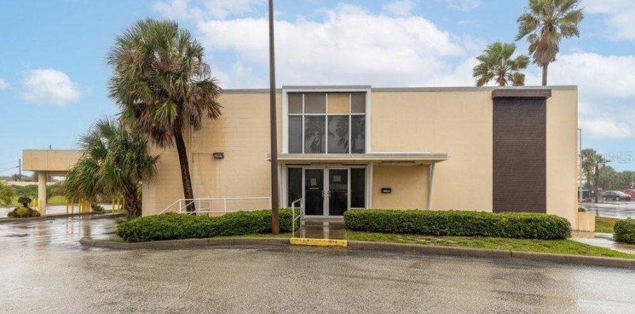 Commercial property in Daytona Beach Shores, Florida 339.46 sq.m. № 2410701