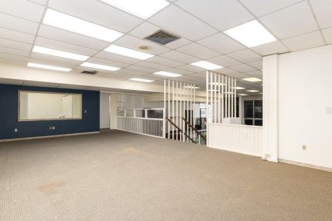 Commercial property in Daytona Beach Shores, Florida 339.46 sq.m. № 2410701 - photo 7
