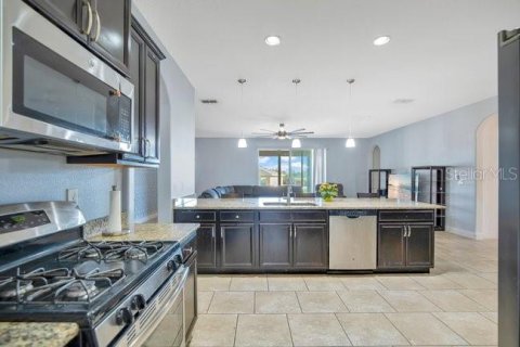 Casa en venta en Deltona, Florida, 5 dormitorios, 285.4 m2 № 2145396 - foto 24