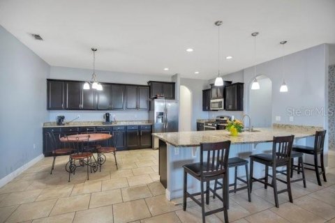Casa en venta en Deltona, Florida, 5 dormitorios, 285.4 m2 № 2145396 - foto 7