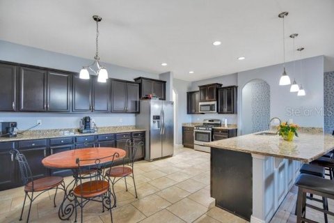 Casa en venta en Deltona, Florida, 5 dormitorios, 285.4 m2 № 2145396 - foto 8