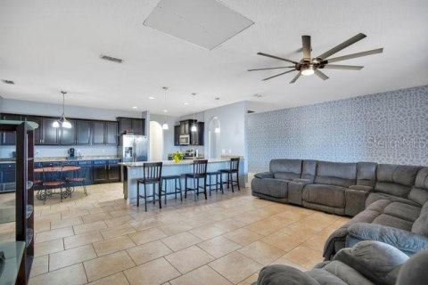 Casa en venta en Deltona, Florida, 5 dormitorios, 285.4 m2 № 2145396 - foto 6