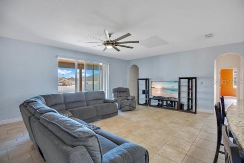 Casa en venta en Deltona, Florida, 5 dormitorios, 285.4 m2 № 2145396 - foto 4