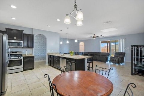 Casa en venta en Deltona, Florida, 5 dormitorios, 285.4 m2 № 2145396 - foto 25