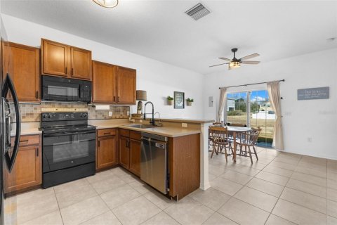 Townhouse in Plant City, Florida 3 bedrooms, 151.62 sq.m. № 2141947 - photo 9