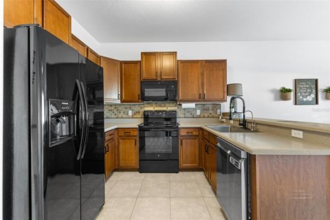 Townhouse in Plant City, Florida 3 bedrooms, 151.62 sq.m. № 2141947 - photo 11