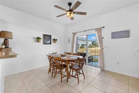 Townhouse in Plant City, Florida 3 bedrooms, 151.62 sq.m. № 2141947 - photo 12