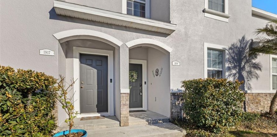 Townhouse in Plant City, Florida 3 bedrooms, 151.62 sq.m. № 2141947