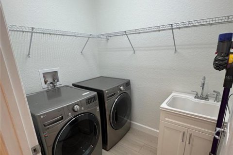 Adosado en alquiler en Orlando, Florida, 4 dormitorios, 246.19 m2 № 1816854 - foto 7