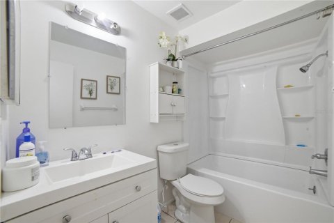 House in Kissimmee, Florida 2 bedrooms, 81.29 sq.m. № 2111497 - photo 11