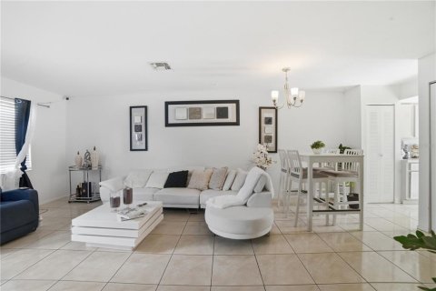 House in Kissimmee, Florida 2 bedrooms, 81.29 sq.m. № 2111497 - photo 4
