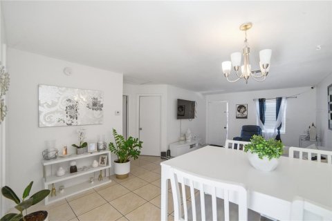House in Kissimmee, Florida 2 bedrooms, 81.29 sq.m. № 2111497 - photo 6
