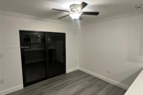 Купить таунхаус в Хайалиа, Флорида 2 спальни, 82.03м2, № 1982859 - фото 9