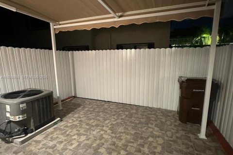 Купить таунхаус в Хайалиа, Флорида 2 спальни, 82.03м2, № 1982859 - фото 22