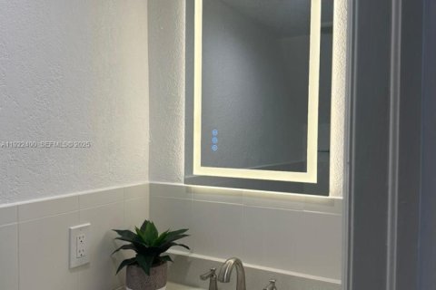 Купить таунхаус в Хайалиа, Флорида 2 спальни, 82.03м2, № 1982859 - фото 12