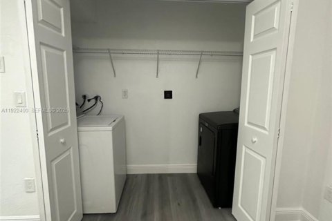 Купить таунхаус в Хайалиа, Флорида 2 спальни, 82.03м2, № 1982859 - фото 11