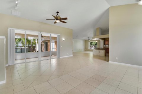 Casa en venta en Port St. Lucie, Florida, 4 dormitorios, 214.6 m2 № 2251765 - foto 8