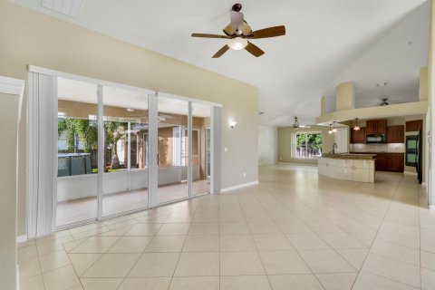 Casa en venta en Port St. Lucie, Florida, 4 dormitorios, 214.6 m2 № 2251765 - foto 9