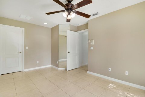 Casa en venta en Port St. Lucie, Florida, 4 dormitorios, 214.6 m2 № 2251765 - foto 15