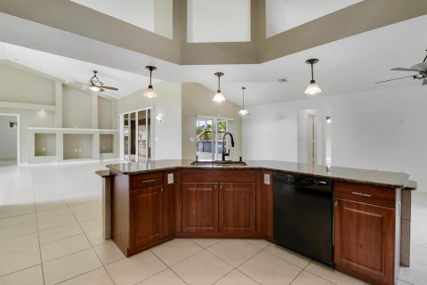 Casa en venta en Port St. Lucie, Florida, 4 dormitorios, 214.6 m2 № 2251765 - foto 12