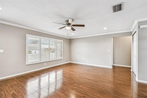 Condo in Pinellas Park, Florida, 2 bedrooms  № 1900063 - photo 2