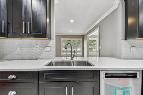 Condo in Pinellas Park, Florida, 2 bedrooms  № 1900063 - photo 14