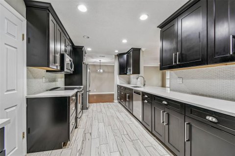 Condo in Pinellas Park, Florida, 2 bedrooms  № 1900063 - photo 12