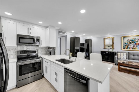 Condo in Delray Beach, Florida, 2 bedrooms  № 2187442 - photo 9