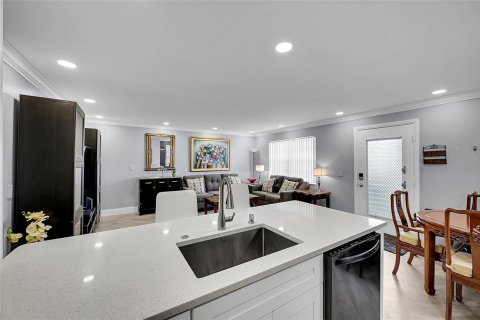 Condo in Delray Beach, Florida, 2 bedrooms  № 2187442 - photo 8
