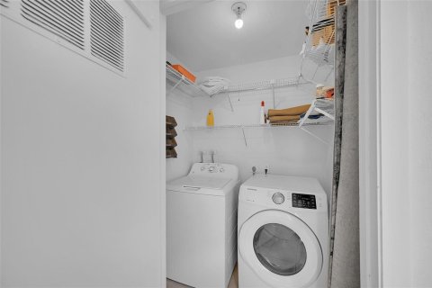 Condo in Delray Beach, Florida, 2 bedrooms  № 2187442 - photo 12
