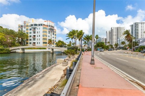 Condominio en venta en Miami Beach, Florida, 37.16 m2 № 2045022 - foto 29