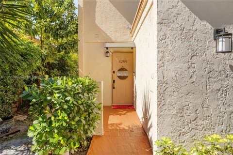 Touwnhouse à vendre à Davie, Floride: 2 chambres, 126.16 m2 № 2021999 - photo 3