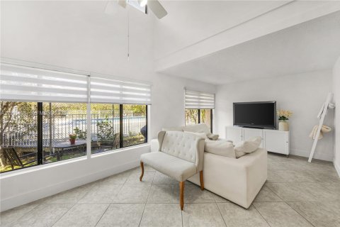 Touwnhouse à vendre à Davie, Floride: 2 chambres, 126.16 m2 № 2021999 - photo 10