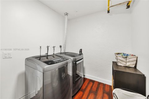 Touwnhouse à vendre à Davie, Floride: 2 chambres, 126.16 m2 № 2021999 - photo 19