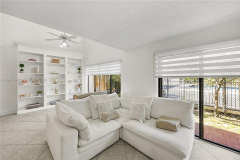 Touwnhouse à vendre à Davie, Floride: 2 chambres, 126.16 m2 № 2021999 - photo 11