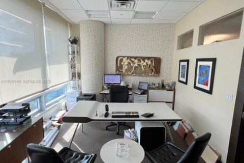 Propiedad comercial en venta en Aventura, Florida № 1987552 - foto 13