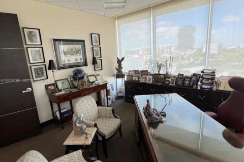 Propiedad comercial en venta en Aventura, Florida № 1987552 - foto 11