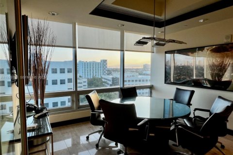 Propiedad comercial en venta en Aventura, Florida № 1987552 - foto 6