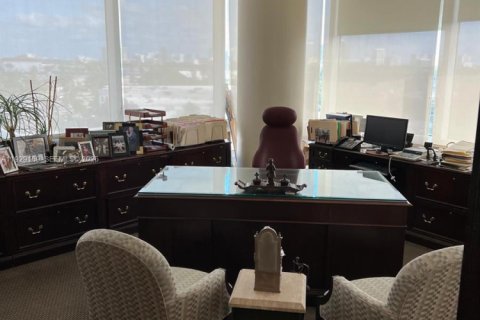 Propiedad comercial en venta en Aventura, Florida № 1987552 - foto 12